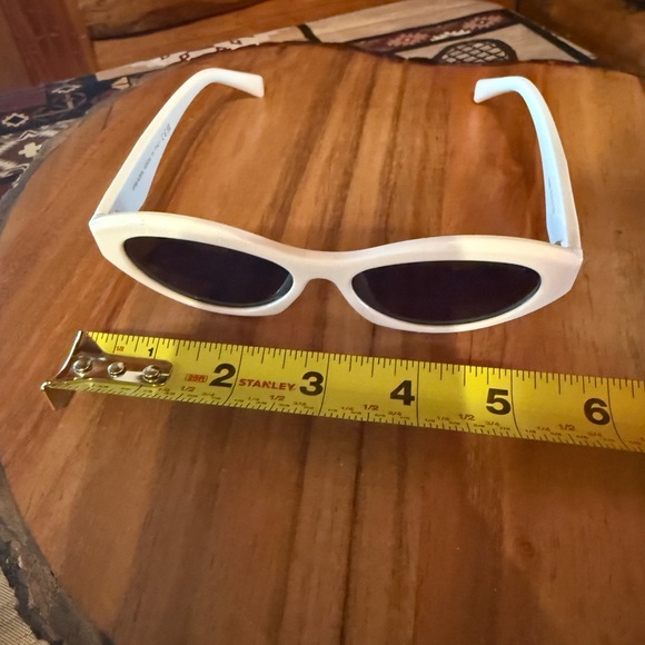 White prada sunglasses with silver detailing - Picture 4 of 6